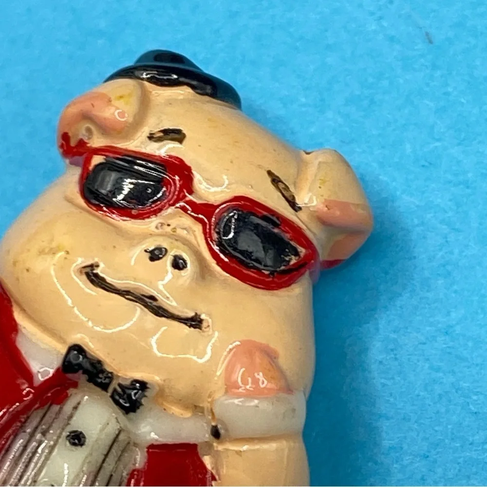 Fancy Piggy Brooch Red Vest Sunglasses Vintage Kitchy EXCLUSIVE GIFTS Taiwan